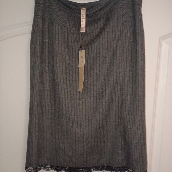 Oui Moments Black Lace Trim, Pleated Women's Gray Pencil Skirt (Stretch) - Picture 13 of 13